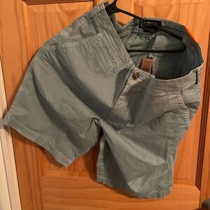 New With Tags, Men’s Size 34 Slim Extreme Flex American Eagle Shorts